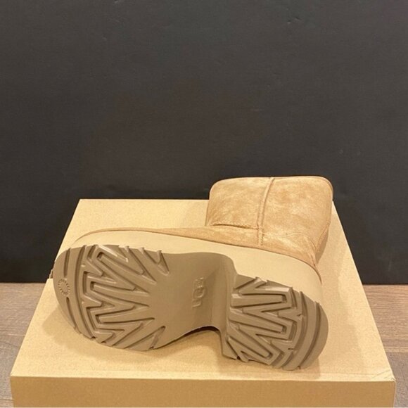 UGG Women's Chestnut Classic Short New Heights Boot Bootie Shoes New - Picture 4 of 4